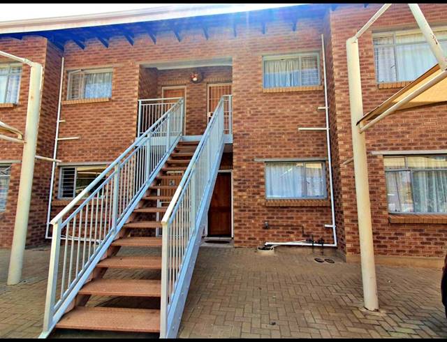 2 BEDROOM APARTMENT TO LET IN PELLISSIER